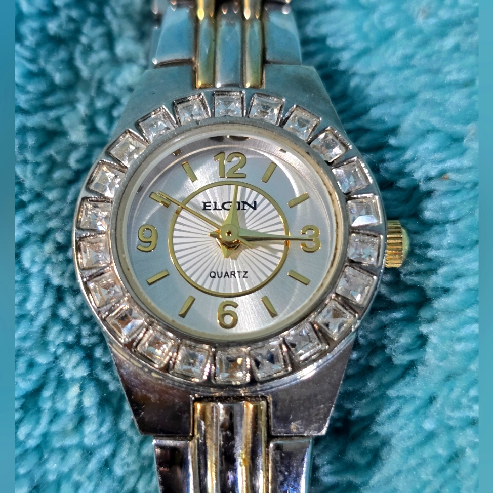 Ladies Elgin Silver And Gold Tone Quartz Watch Ladies Elgin Silver And Gold Tone Quartz Watch